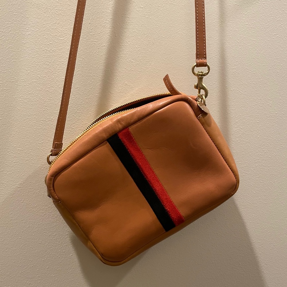 Clare V midi sac Tan with navy/red stripe